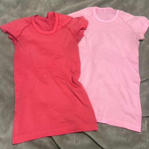 lululemon athletica Tops - Lululemon BUNDLE women's Swiftly Tech Short Sleeve Sz 4 Baby pink tight t-shirt